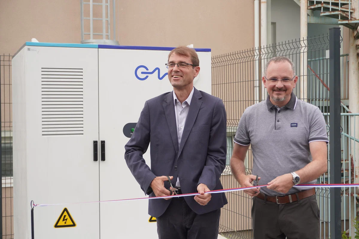 (VIDEO in FOTO) Na Ravnah s slovesnostjo zaključili vseslovenski projekt izgradnje sončnih elektrarn na javnih stavbah
